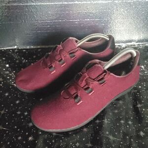 Earth Origins Loretta Felt Burgundy Sneakers Women’s Size 10M